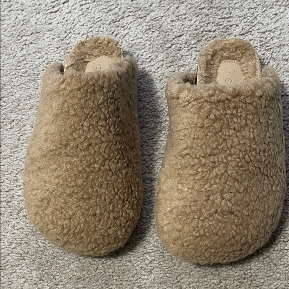 INTENTIONALLY BLANK Shoes - Tan Slippers women’s size 7